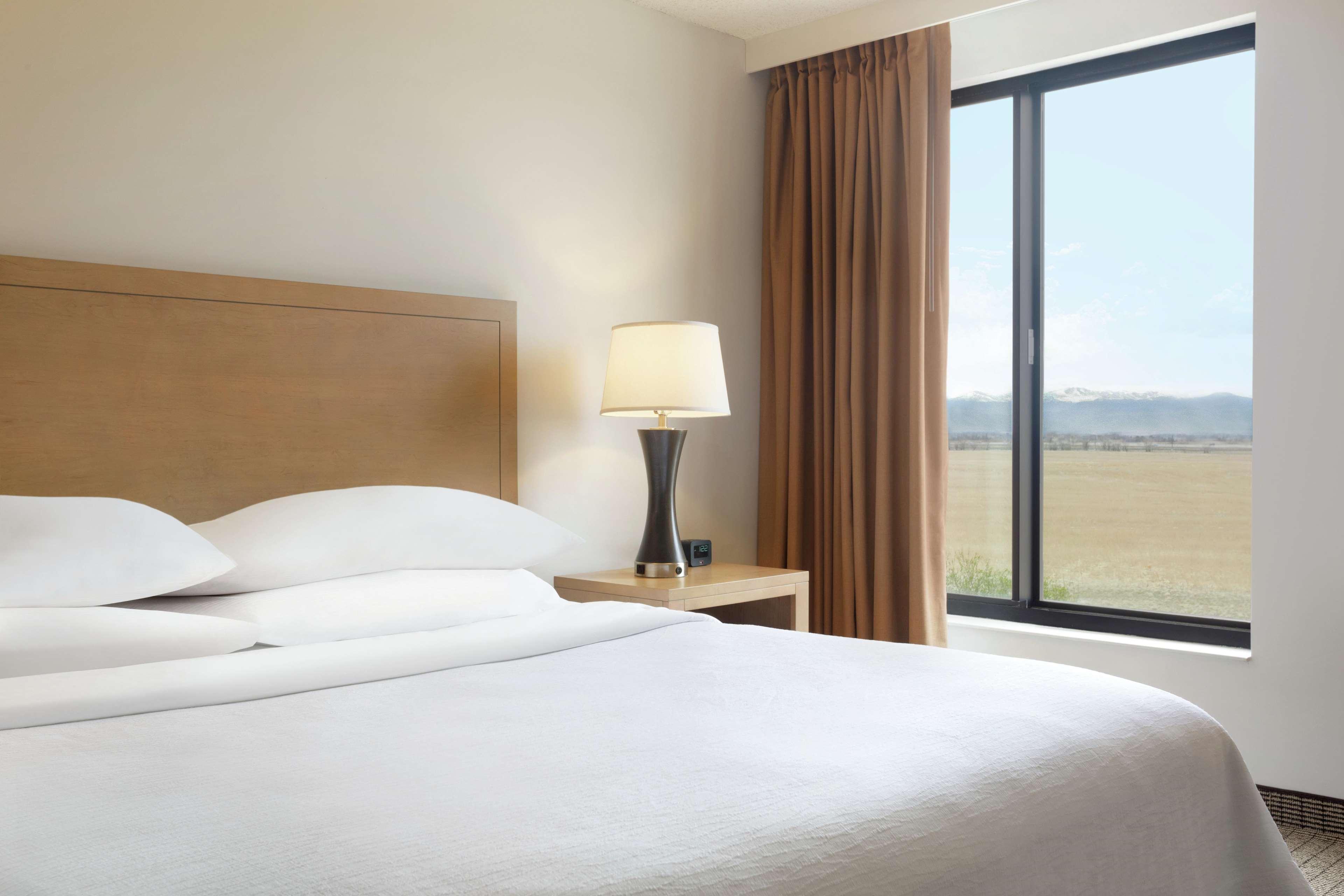 Embassy Suites By Hilton Denver International Airport Exterior foto