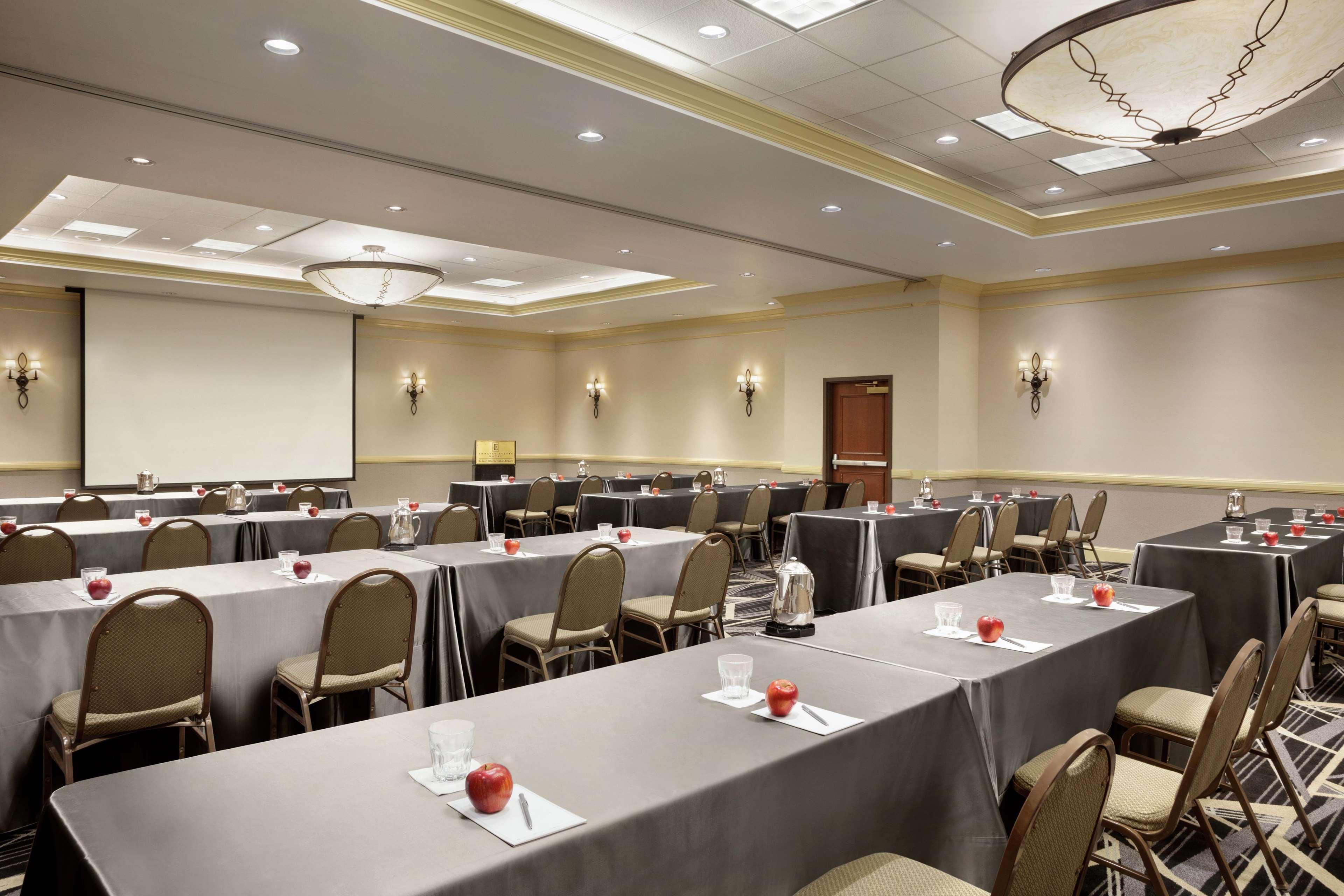 Embassy Suites By Hilton Denver International Airport Exterior foto